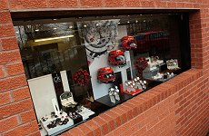 CREATIVE WATCH WINDOW DISPLAY