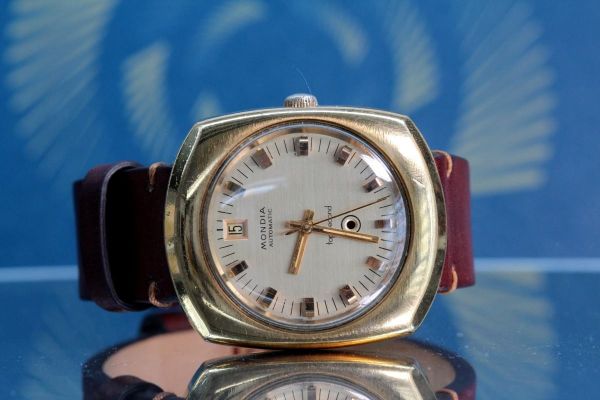 Mens Pre-owned Mondia Watch Top Second